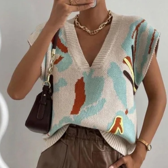 Classic V neck Leopard Print Knit Sweater Vest - Picture 2 of 10